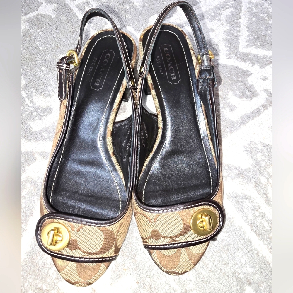 Coach small hills sandals. Size 8 - Picture 5 of 10